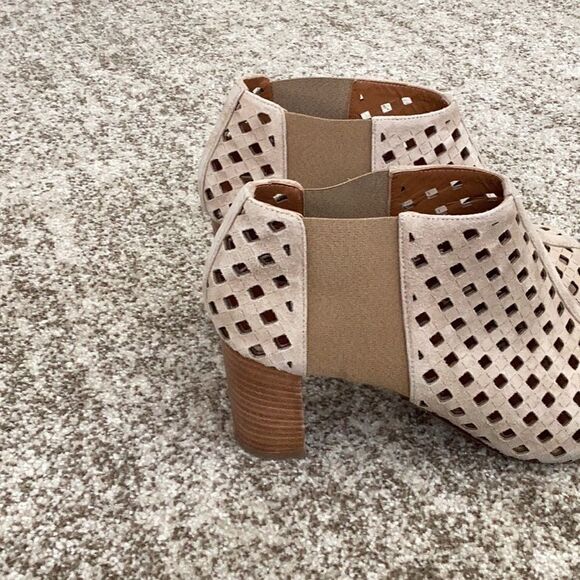 Aquatalia Shari Tan Peep Toe Leather Block Heel Ankle Booties 9 - Picture 2 of 7